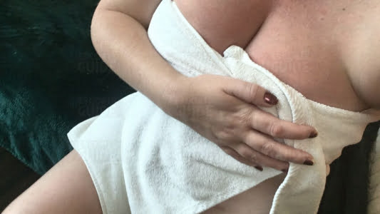 Busty British Milf Lindsey 