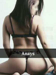 Lara and Anays twin sisters