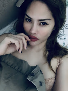 JESSICA LIKES to PLAY, SHES ON Vcall 