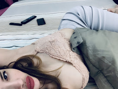 JESSICA LIKES to PLAY, SHES ON Vcall 