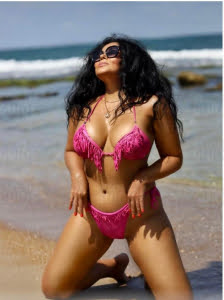 Arina Busty 