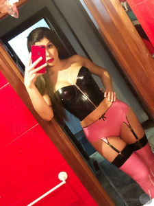 Angie ts sur Skype, je veux que tu sois ma pute