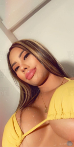 BRUNE SEXY AVEC GROS CUL ET GROS SEINS
