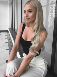  Escortgirl Milana