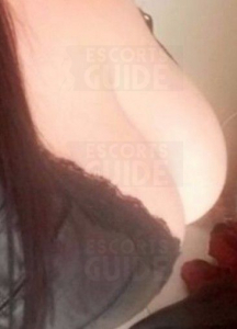  Escortgirl Karolline