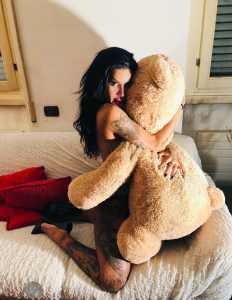 Alessandra elle est tournée