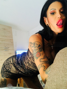 Alessandra elle est tournée