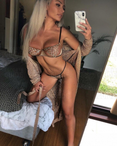 Escortgirl Samantha