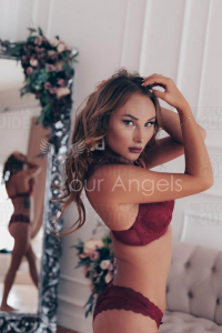  Escortgirl Inesa