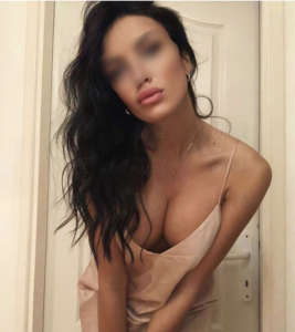  Escortgirl Larisa