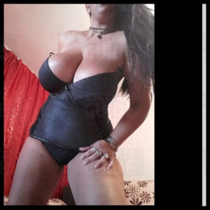  Escortgirl Adinna