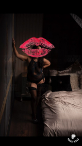  Escortgirl Curvy Alina