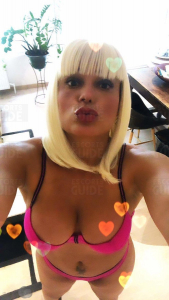 C'est moi la maîtresse suceuse de sperme !