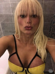 C'est moi la maîtresse suceuse de sperme !