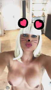 C'est moi la maîtresse suceuse de sperme !