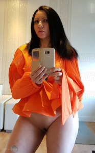 Je t'attend avec lingerie très sexy, et de hauts talons!