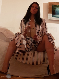 Je t'attend avec lingerie très sexy, et de hauts talons!