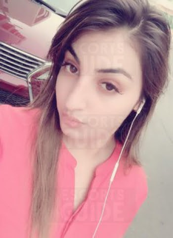 Laila Busty Girl 