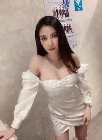 Sexy Young Girl Julie 